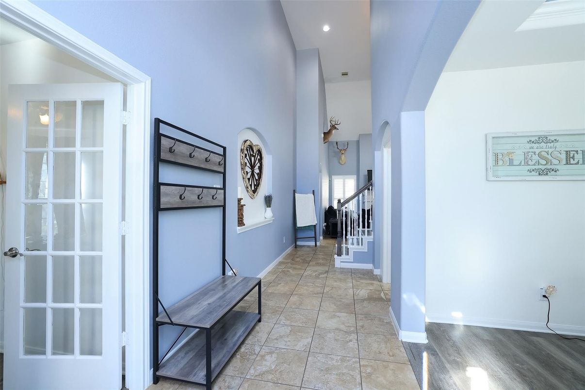 Interior, Recessed Lighting, Wood Texture Flooring