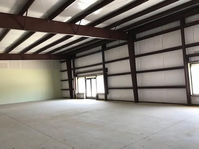 Garage, Interior, Wooden Beams