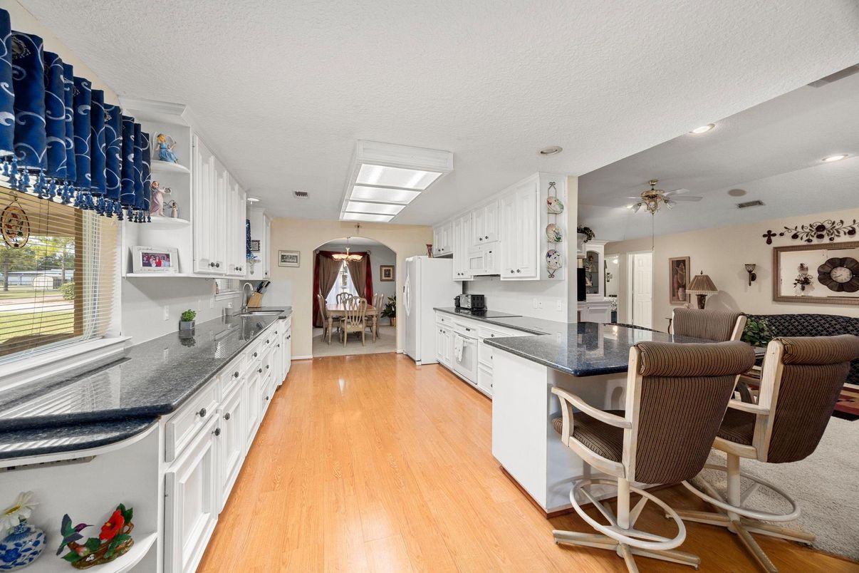 Dining room, Interior, Kitchen, Recessed Lighting, Wood Texture Flooring
