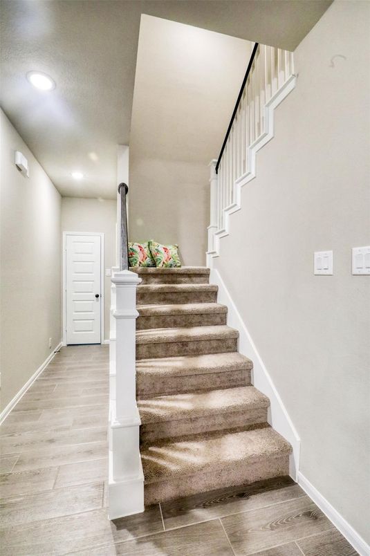 Interior, Recessed Lighting, Wood Texture Flooring
