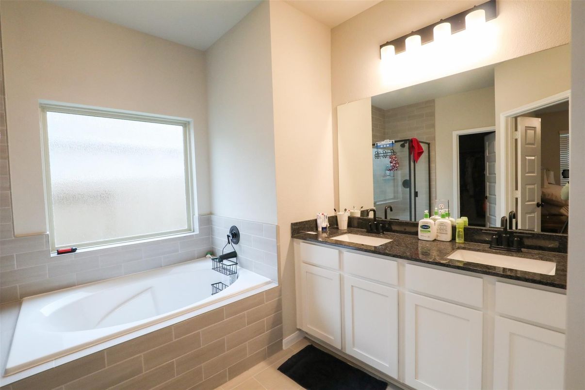 Bathroom, Dual Sink Vanities, Interior