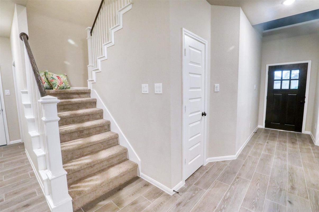 Interior, Recessed Lighting, Wood Texture Flooring