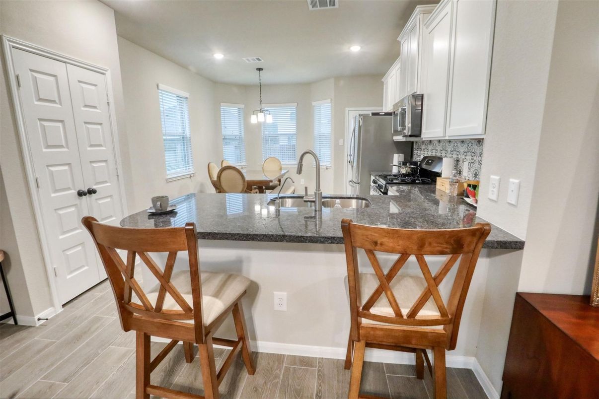 Dining room, Interior, Kitchen, Pendant Lights, Recessed Lighting, Wood Texture Flooring