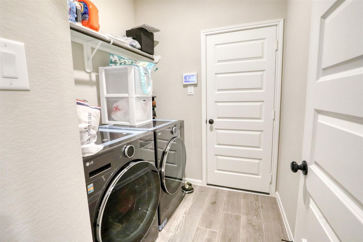 Interior, Utility Closets, Washer, Wood Texture Flooring
