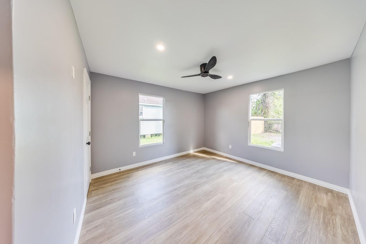 Empty room, Interior, Recessed Lighting, Wood Texture Flooring