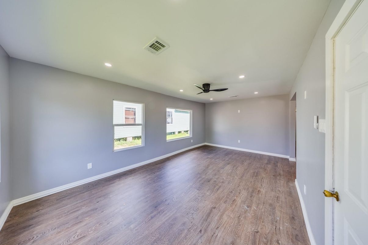 Empty room, Interior, Recessed Lighting, Wood Texture Flooring