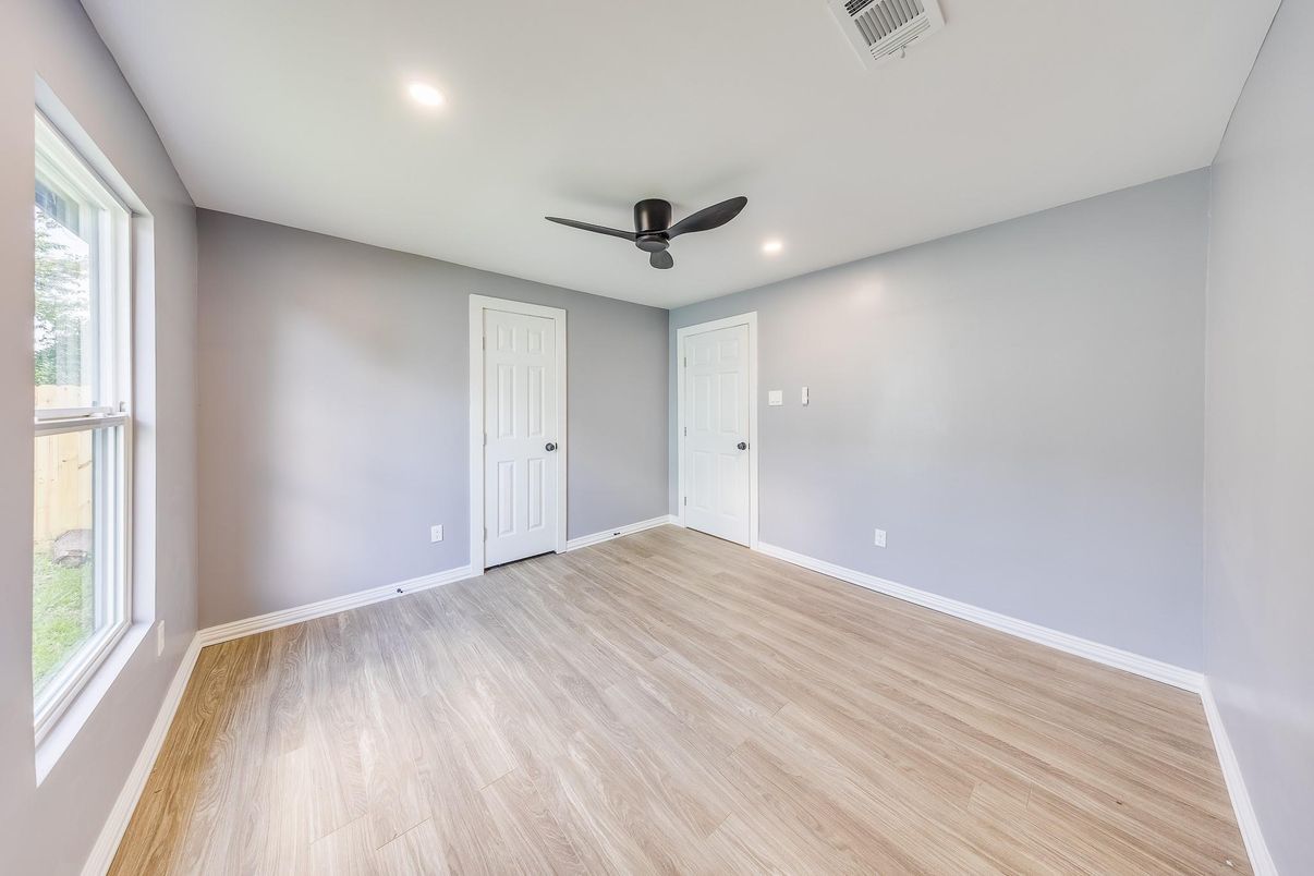 Empty room, Interior, Recessed Lighting, Wood Texture Flooring