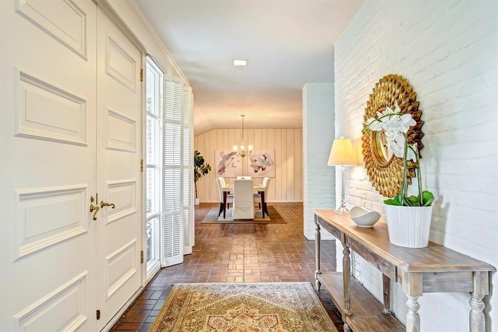Chandelier, Dining room, Interior, Pendant Lights