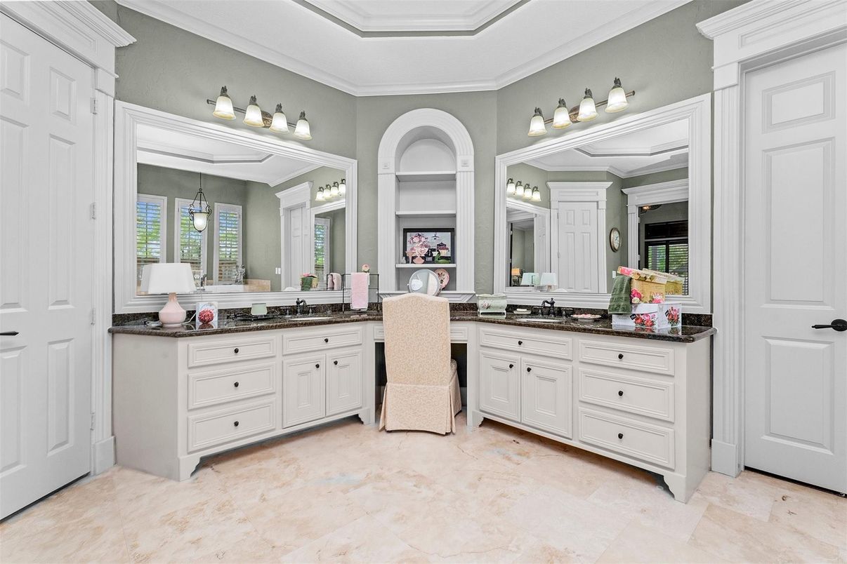 Bathroom, Dual Sink Vanities, Interior