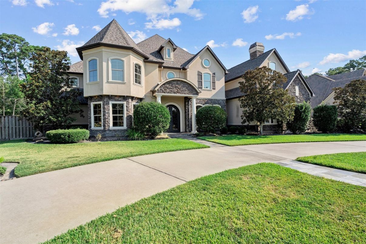 Exterior, Facade, French Provincial