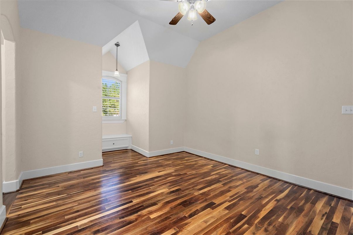 Empty room, Interior, Pendant Lights, Wood Texture Flooring