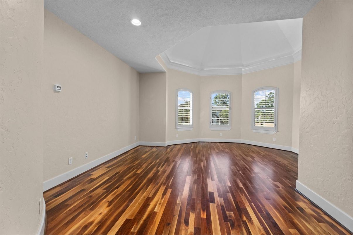 Empty room, Interior, Recessed Lighting, Wood Texture Flooring