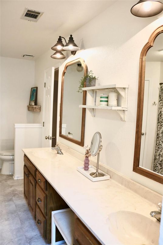 Bathroom, Dual Sink Vanities, Interior