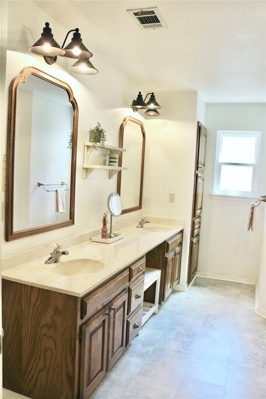 Bathroom, Dual Sink Vanities, Interior
