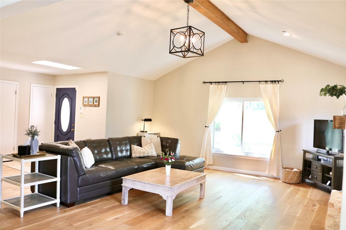 Interior, Living room, Pendant Lights, Recessed Lighting, Wooden Beams, Wood Texture Flooring