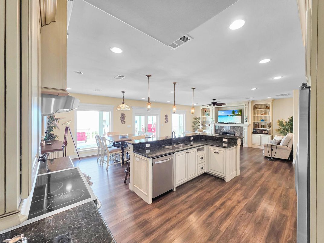 Dining room, Interior, Kitchen, Living room, Pendant Lights, Recessed Lighting, Wood Texture Flooring