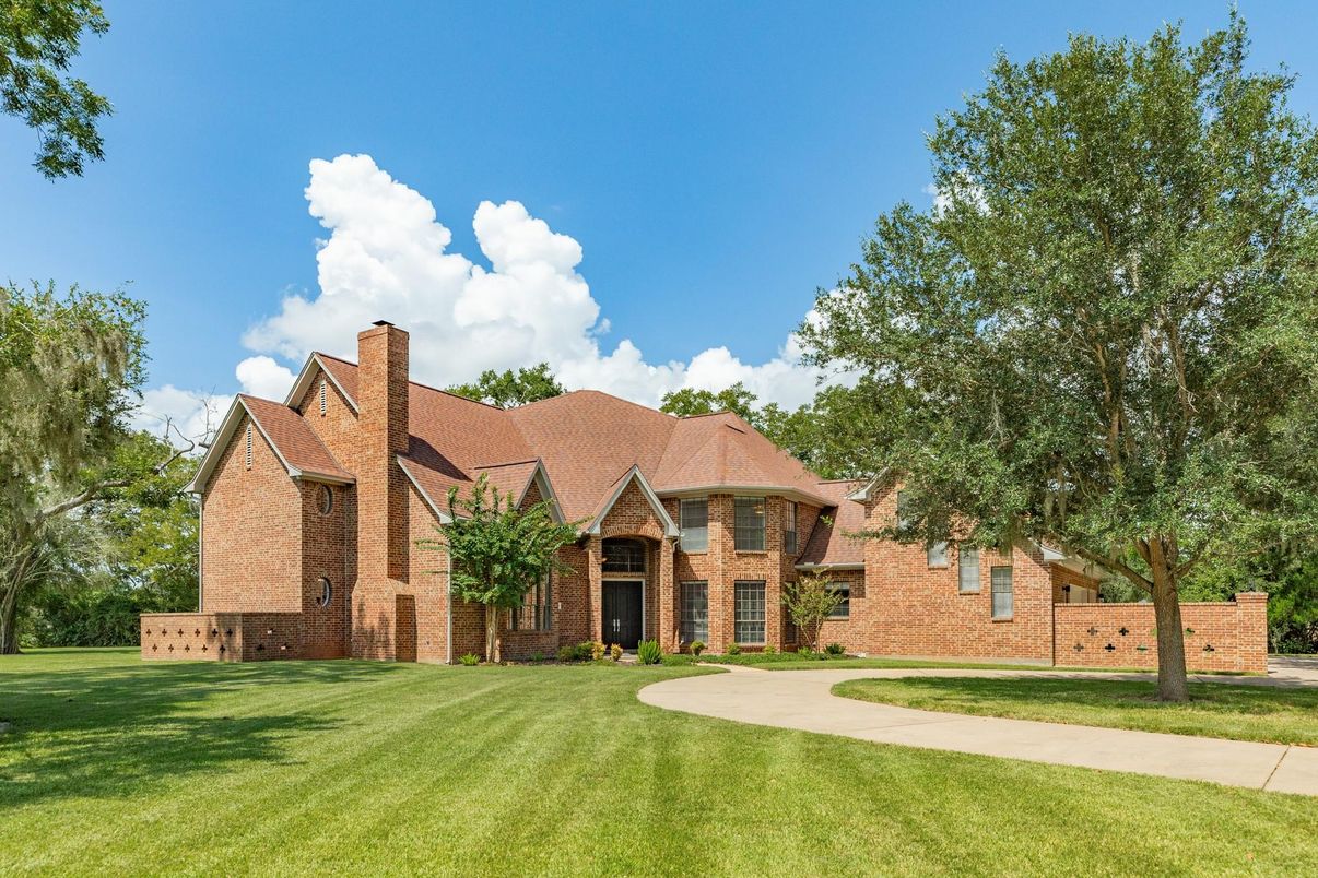 Backyard, Exterior, Facade, Brick Facade, French Provincial