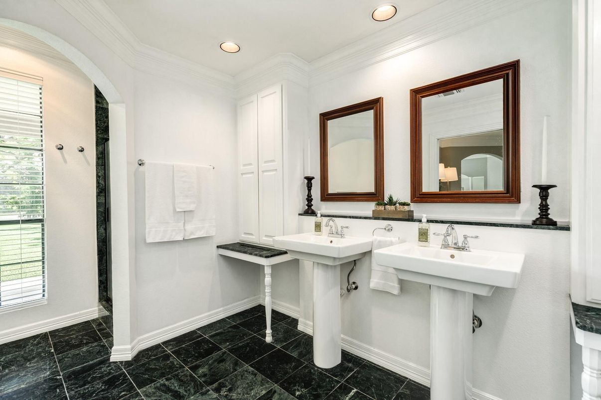 Bathroom, Dual Sink Vanities, Interior, Recessed Lighting