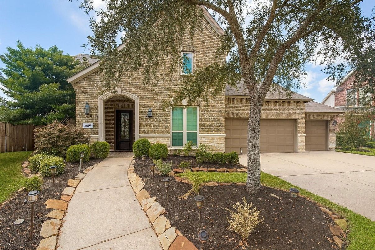 Attached, Exterior, Facade, Brick Facade, Brick Traditional