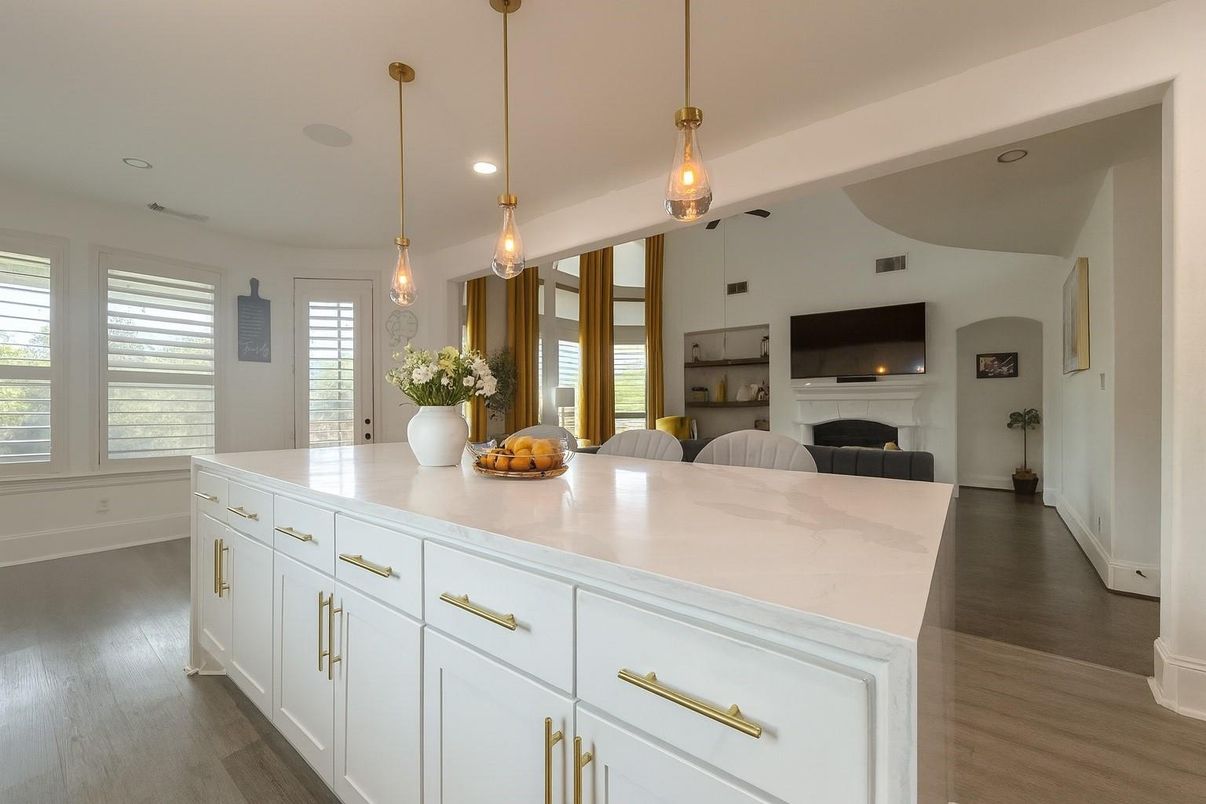 Fireplace, Interior, Kitchen, Pendant Lights, Recessed Lighting, Wood Texture Flooring
