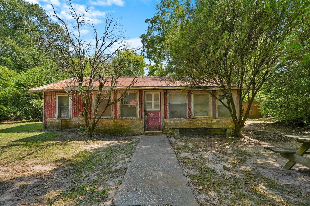 Exterior, Facade, Ranch