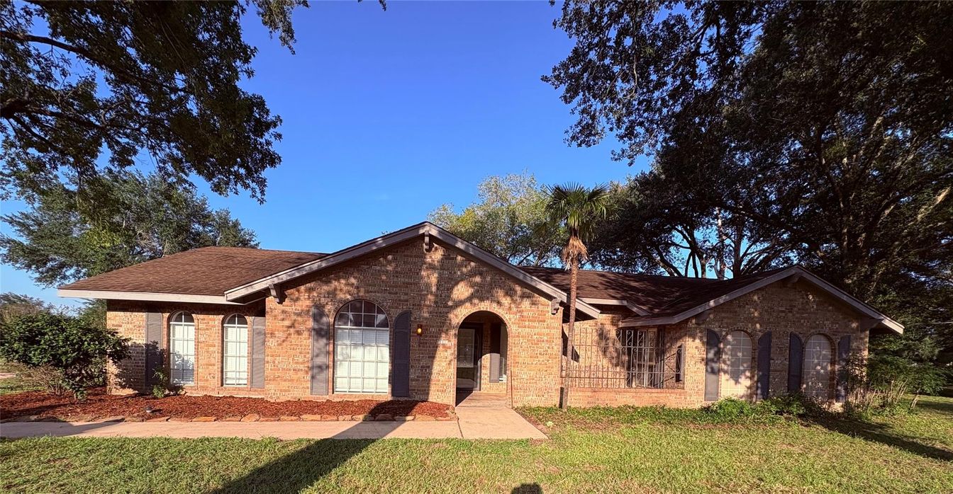 Exterior, Facade, Brick Facade, Brick Traditional