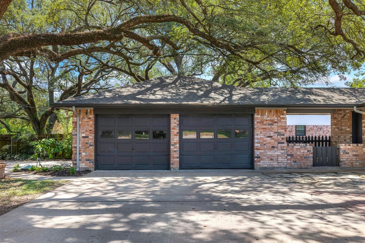 Attached, Exterior, Facade, Brick Facade, Ranch