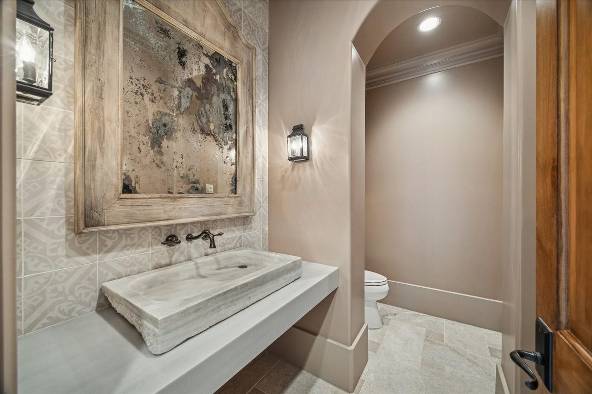 Bathroom, Interior, Recessed Lighting