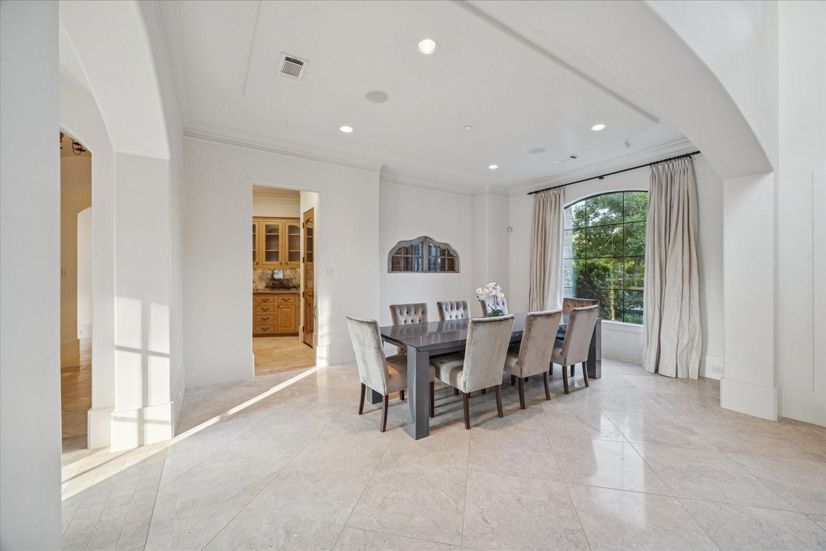 Dining room, Interior, Recessed Lighting