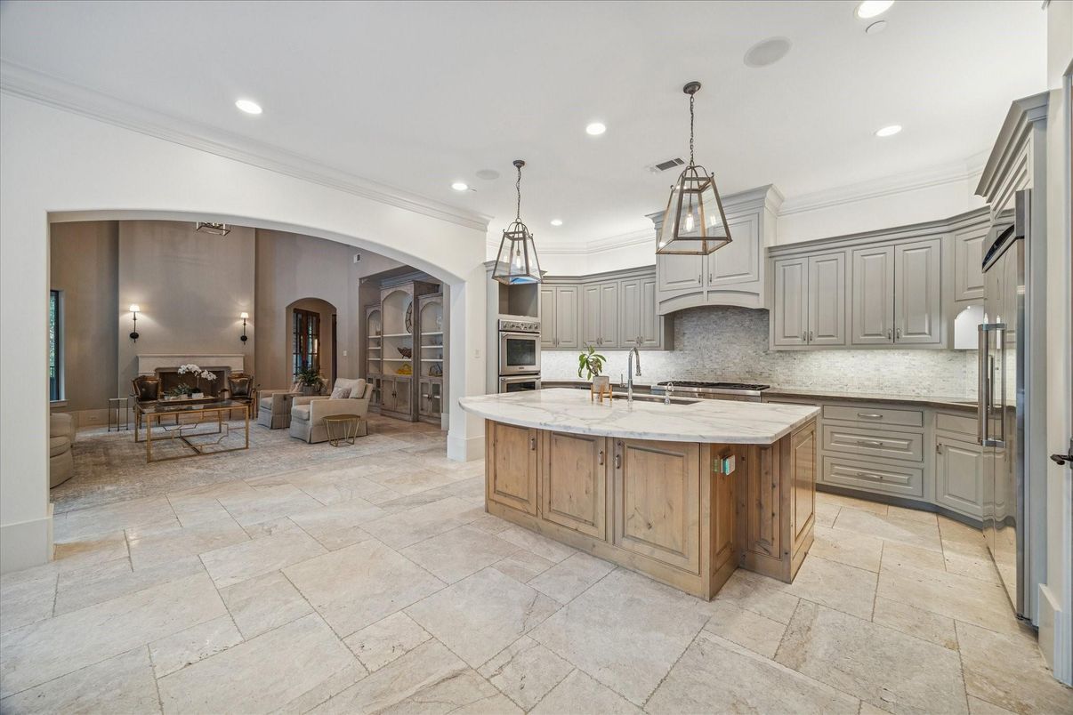 Interior, Kitchen, Living room, Pendant Lights, Recessed Lighting, Stainless Steel Appliances