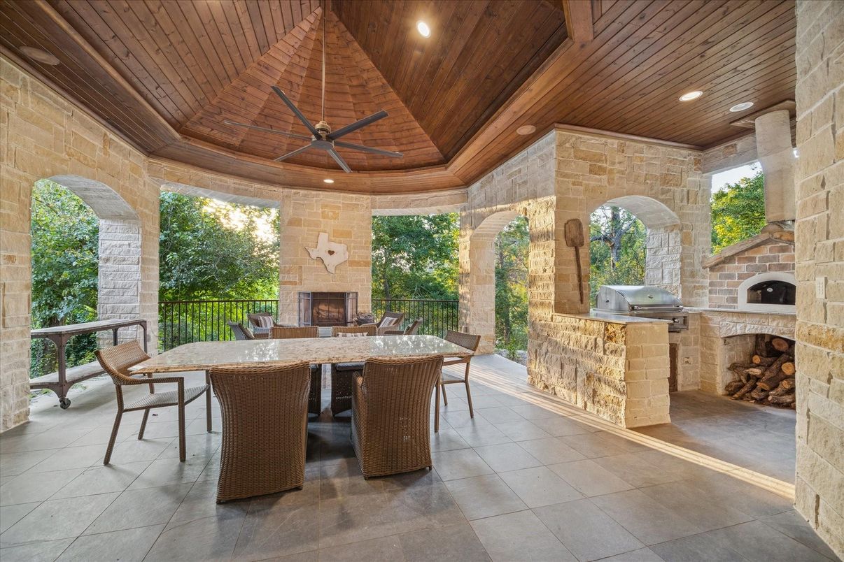 Exterior, Fireplace, Outdoor Kitchen