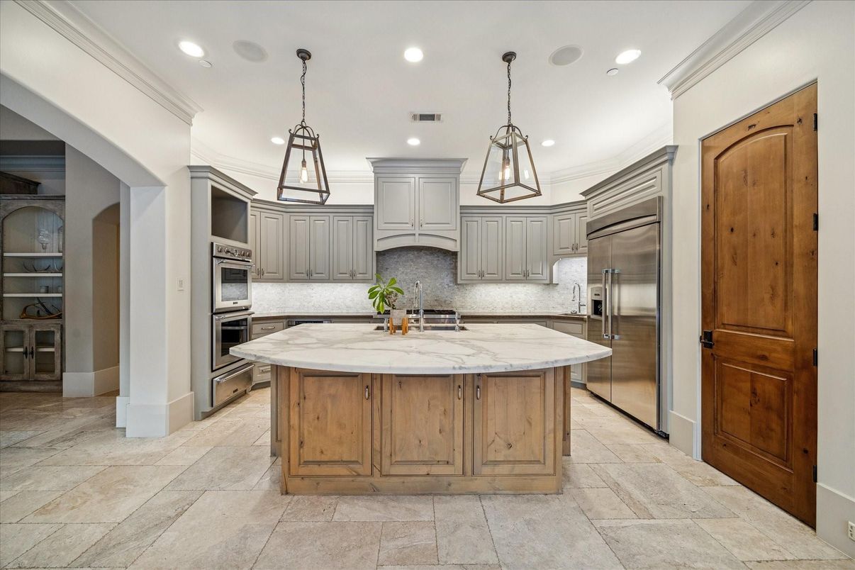 Interior, Kitchen, Pendant Lights, Recessed Lighting, Stainless Steel Appliances