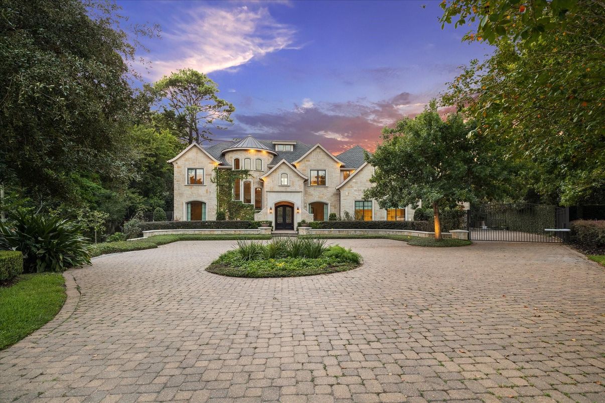 Backyard, Exterior, Facade, French Provincial