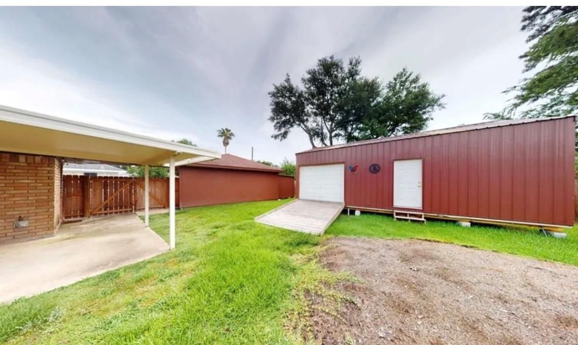 Backyard, Detached Garage, Exterior