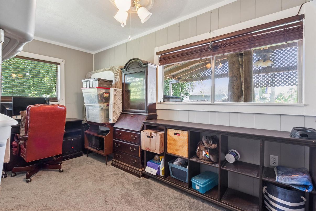 Home Office, Interior