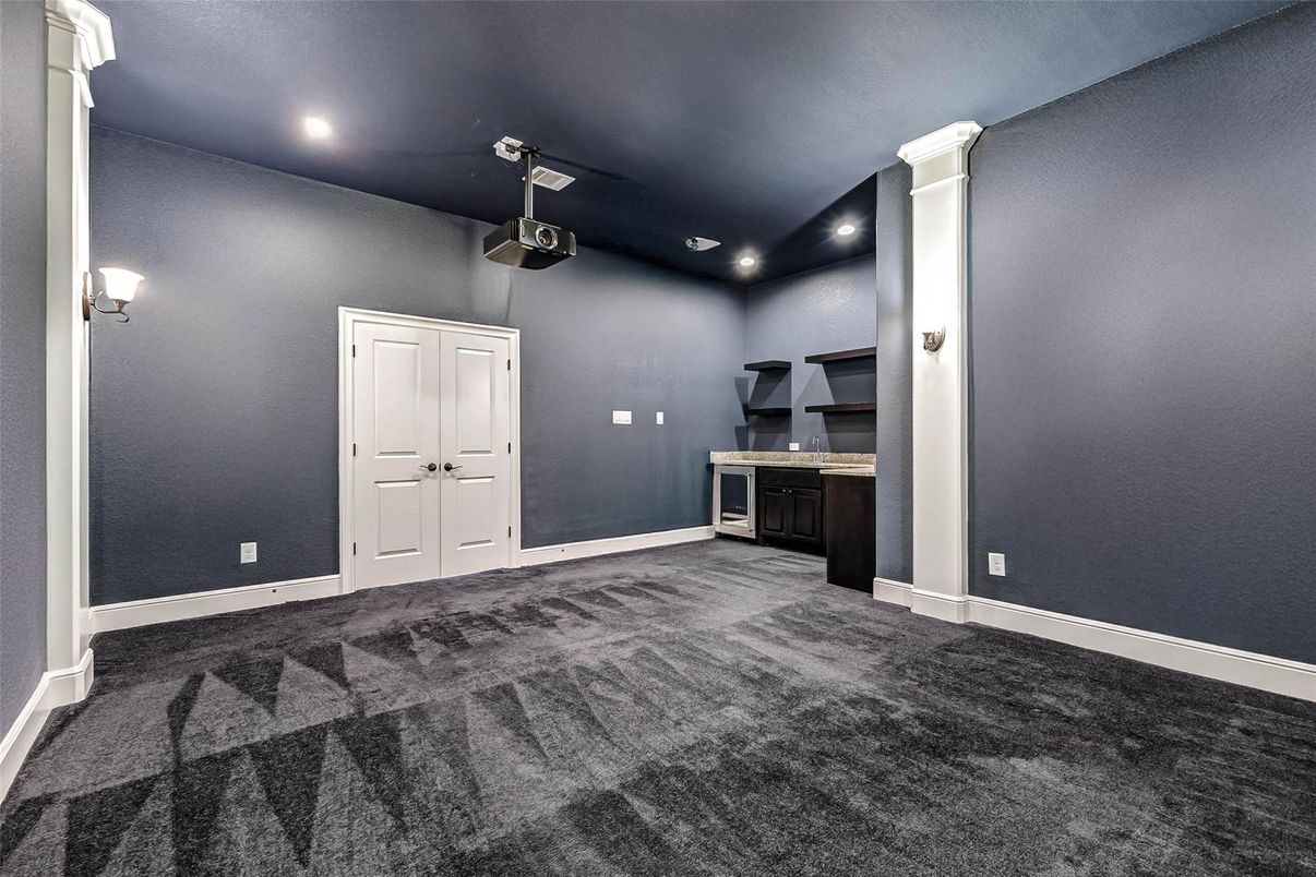 Empty room, Interior, Recessed Lighting