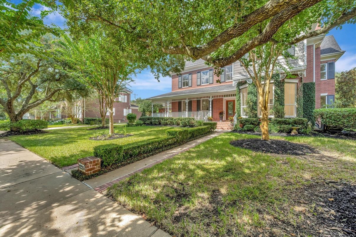 Backyard, Exterior, Facade, Brick Facade, Georgian