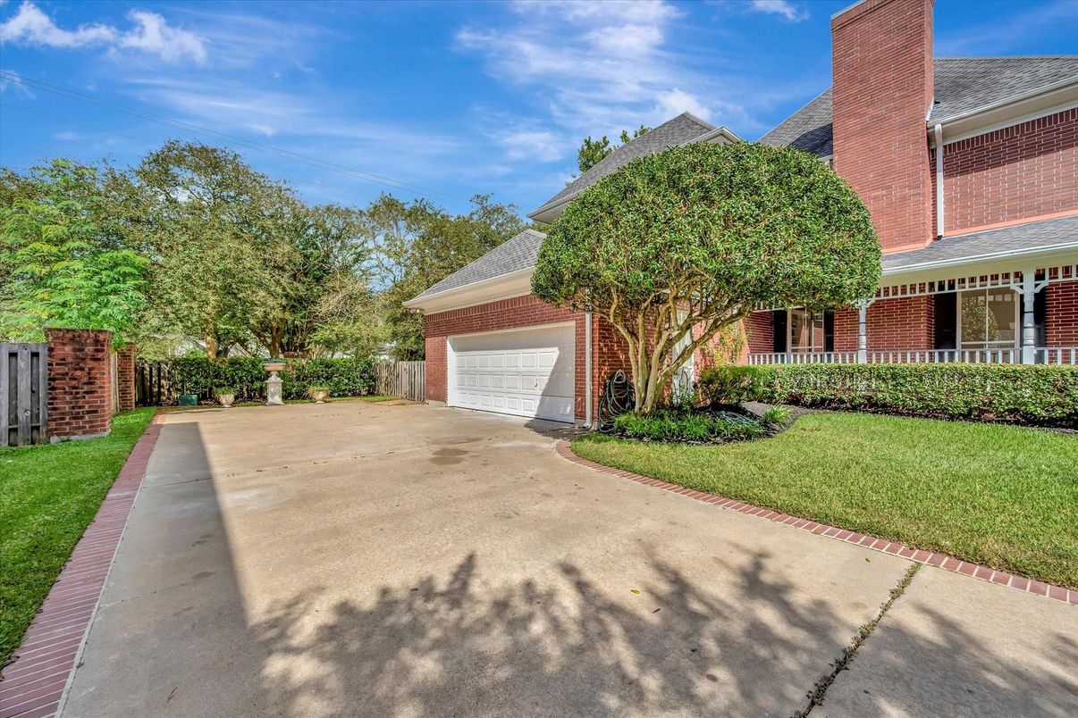 Detached Garage, Exterior