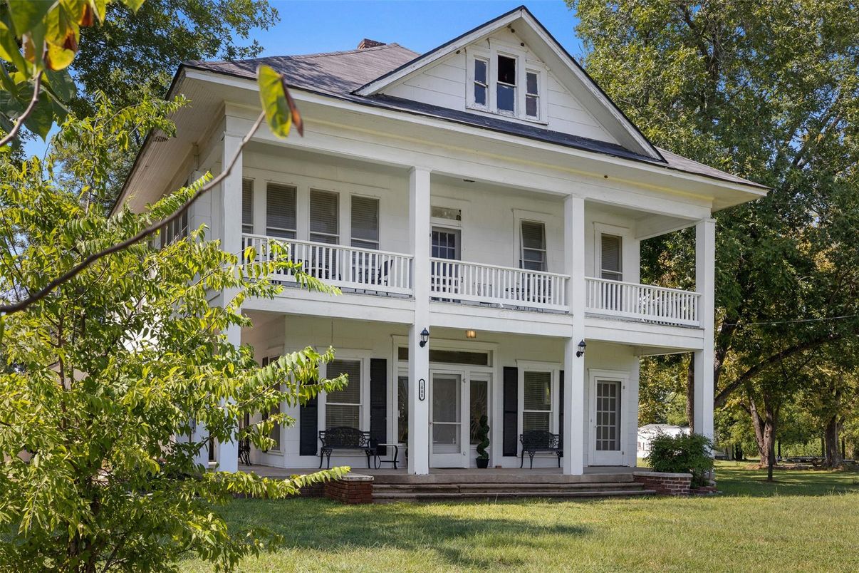 Exterior, Facade, Queen Anne Victorian