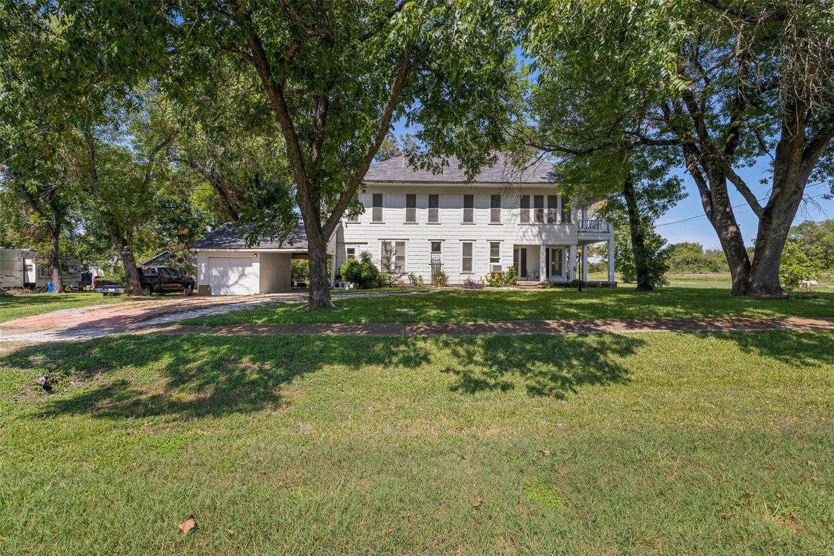 Backyard, Detached Garage, Exterior