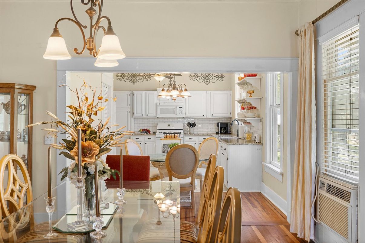 Chandelier, Dining room, Interior, Kitchen, Wood Texture Flooring