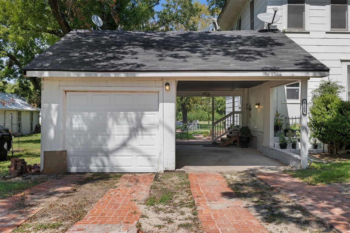 Detached Garage, Exterior