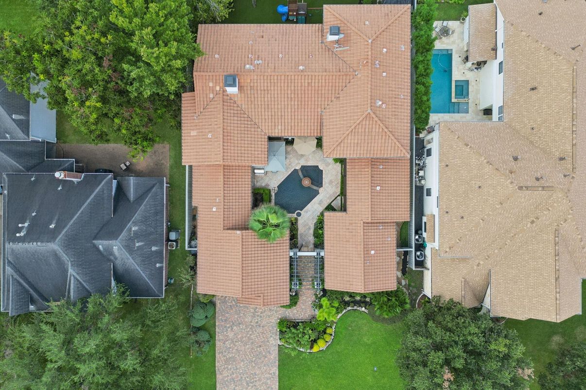 Exterior, Drone