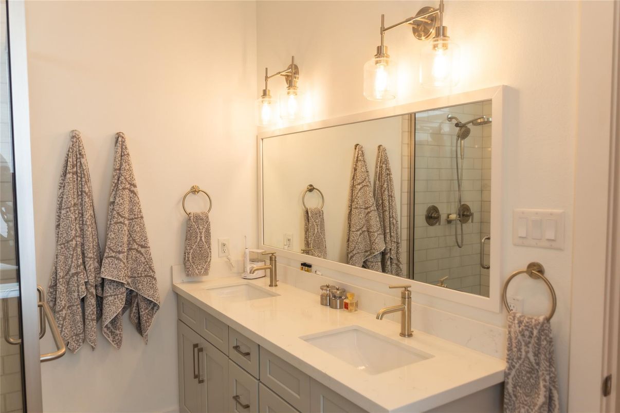 Bathroom, Dual Sink Vanities, Interior