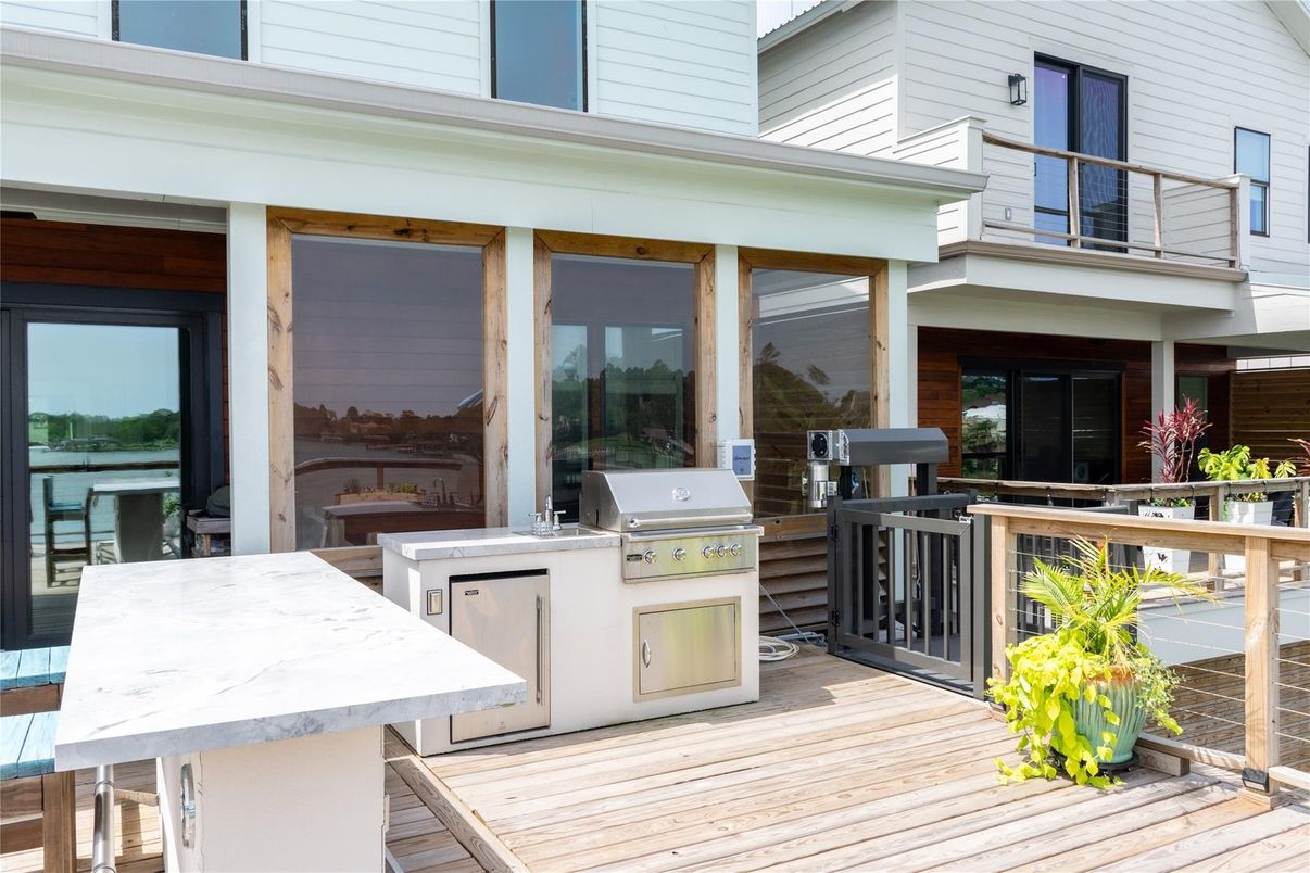 Exterior, Outdoor Kitchen