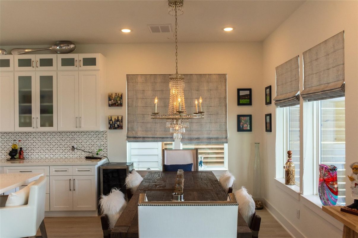 Chandelier, Dining room, Interior, Kitchen, Pendant Lights, Recessed Lighting, Wood Texture Flooring