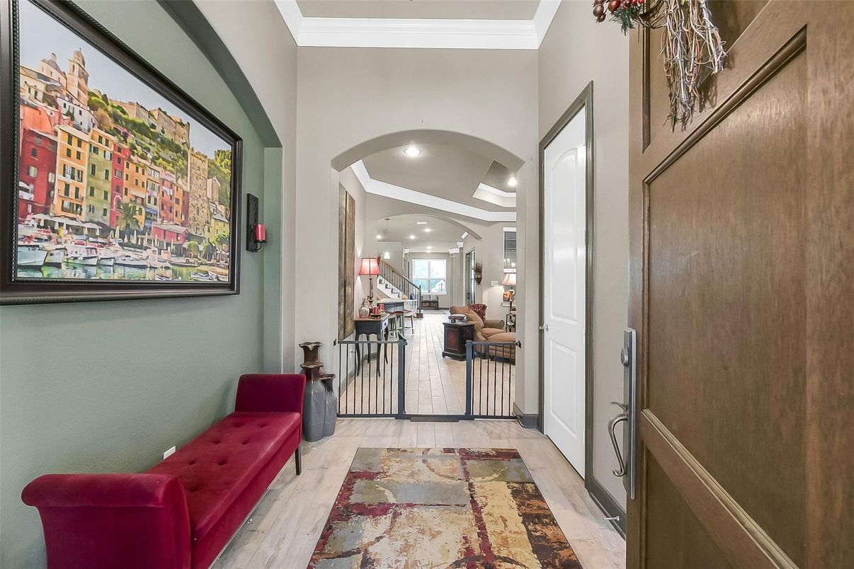 Interior, Recessed Lighting, Wood Texture Flooring