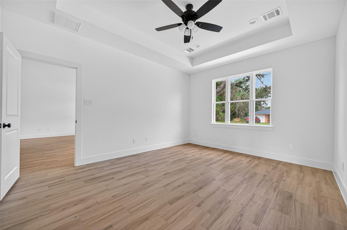Empty room, Interior, Recessed Lighting, Wood Texture Flooring