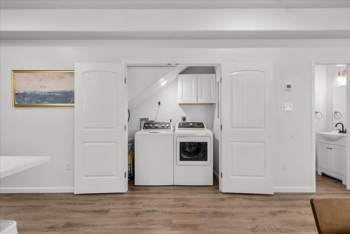 Interior, Washer, Wood Texture Flooring