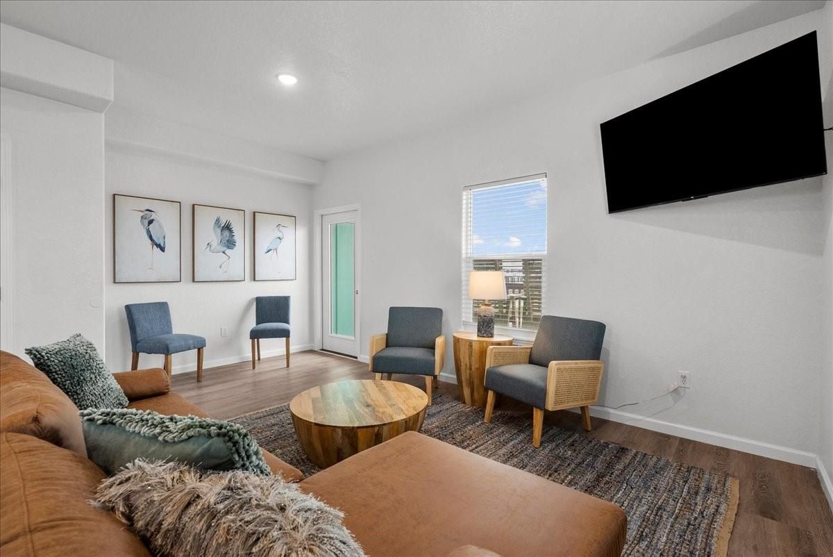 Interior, Living room, Recessed Lighting, Wood Texture Flooring